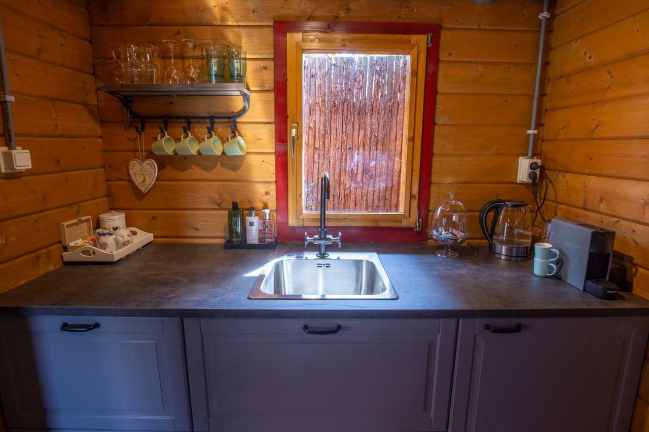 Onder De Kersenboom Bed & Breakfast Хилверсъм Екстериор снимка