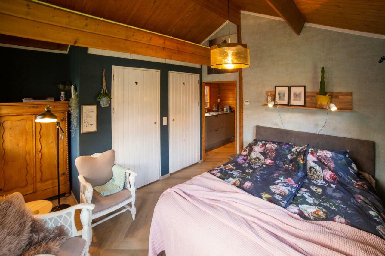 Onder De Kersenboom Bed & Breakfast Хилверсъм Екстериор снимка